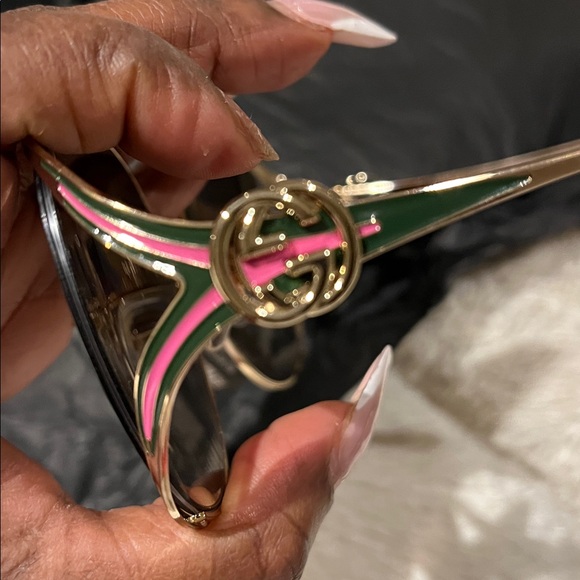 Gucci Women's Sunglasses with Gold Frame - Picture 6 of 7